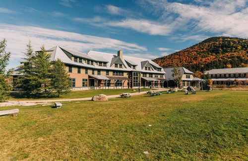 Bretton Woods Hotel | Crawford Notch, Free Hiker Breakfast, Gear Library, Hiker Shuttle, Shared Bath