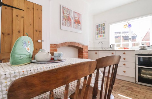 Orford Cottage | CRAYFISH COTTAGE, pet friendly, character holiday cottage in Orford