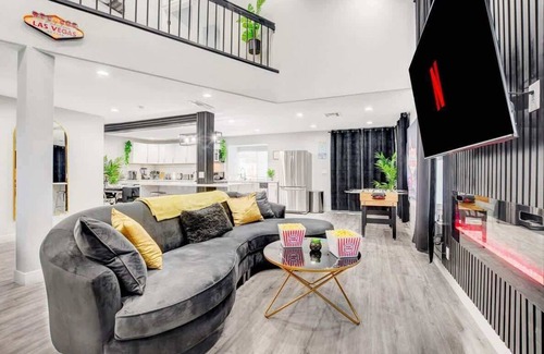 Summerlin House | Crazy-Monthly-Discount! Luxury>HugePool/Spa+More!