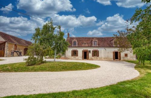 Charny Villa | Crazy Villa Ricardière 89 - Indoor heated pool - Basket - 2h Paris - 30p