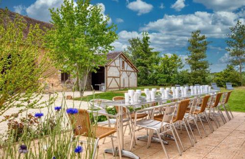 Charny Villa | Crazy Villa Ricardière 89 - Indoor heated pool - Basket - 2h Paris - 30p