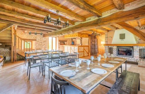 Charny Villa | Crazy Villa Ricardière 89 - Indoor heated pool - Basket - 2h Paris - 30p