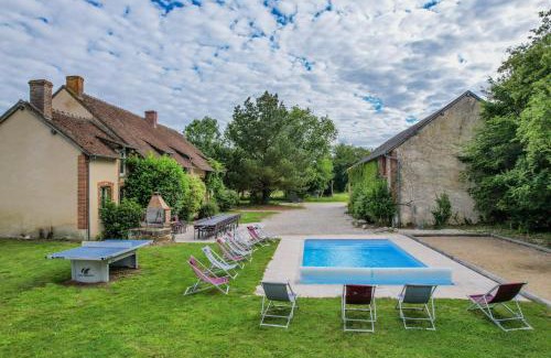 Aubigny-sur-Nere Villa | Crazy Villa Le Petit Belair 18 - Heated pool - Foot - 2h Paris - 30p