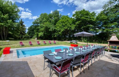 La Celle-sur-Loire Villa | Crazy Villa Margotterie 58 - Heated pool - 2h from Paris - 30p