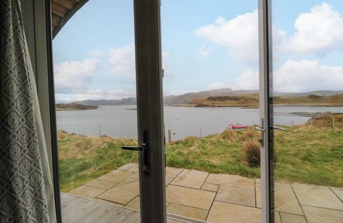 Isle of Luing Cottage | CREAGS, pet friendly, with a garden in Cullipool, Isle Of Luing