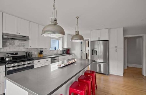 Milwaukee House | Cream City Embassy | A Grand MKE Experience