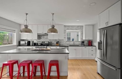 Milwaukee House | Cream City Embassy | A Grand MKE Experience
