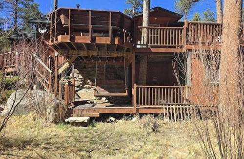 Drake Cabin | Create Memories at This Romantic Riverfront Cabin Near Estes Park