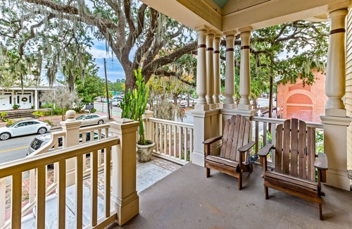 Historic Downtown Savannah House | Create Memories with friends and family, Stay at Savannah Manor Historic Mansion