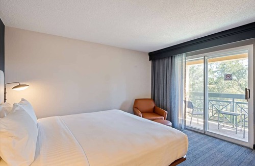 San Ramon Hotel | Create Unforgettable Memories! Cozy Fireplace! Near Danville South Park