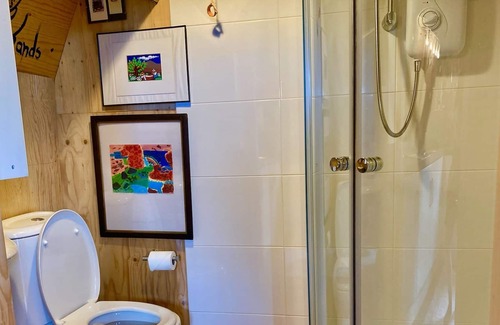 Coleraine Cottage | Creative Art cottage in unique timber Studio