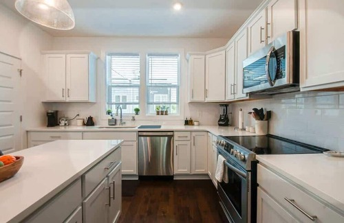 Nashville House | Creative Oasis – Rooftop & Near Broadway