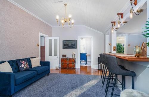 Whitianga House | Creed Cottage - Whitianga Heritage Retreat