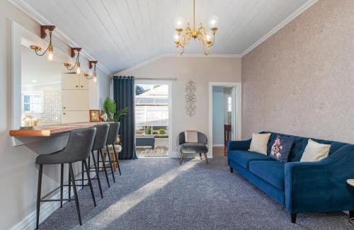 Whitianga House | Creed Cottage - Whitianga Heritage Retreat