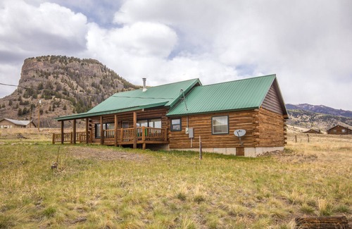 Creede Cabin | Creede Cabin - Dogs Welcome - Amazing Views - Large Deck