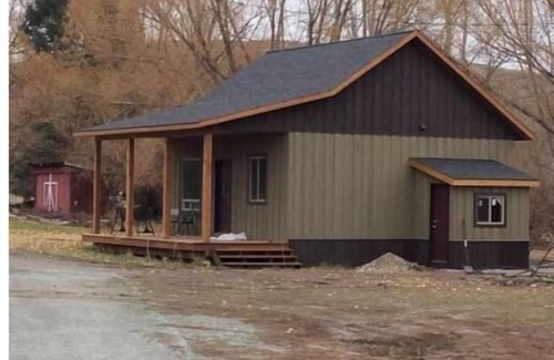 Eureka Cabin | Creek cabin