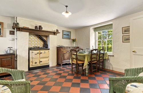 Cosheston Cottage | Creek Cottage - a cottage that sleeps 5 guests in 3 bedrooms