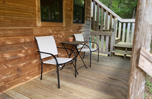 Pettigrew Cabin | Creek Cottage, in the Ozarks!