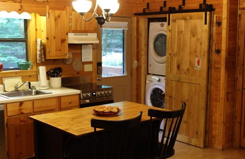 Andrews Cabin | Creek Front Mountain Cabin with Jacuzzi.