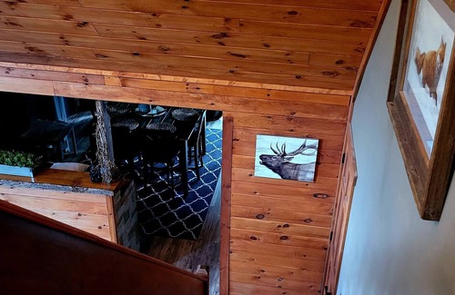 Stroudsburg Cabin | Creek Front Trails End Cabin