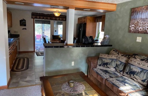 Confluence Apartment | Creek Haven · Stunning Creekside Cottage w/Hot Tub Minutes to Yough Lake, Ohiopyle