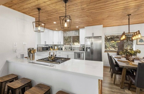Lake Arrowhead House | Creek Home, Game Room, Pool Table, AC, Lake Rights