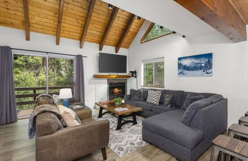 Lake Arrowhead House | Creek Home, Game Room, Pool Table, AC, Lake Rights