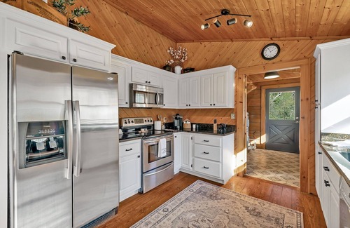 Marrowbone Cabin | Creek's Cabin Luxury Retreat, 15 minutes to Downtown Nashville
