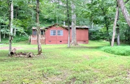 Berkeley Springs Cabin | Creek-side Cabin Summ