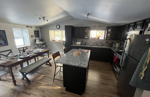 Stamford Cabin | Creek side cabin near State Parks and ski resorts