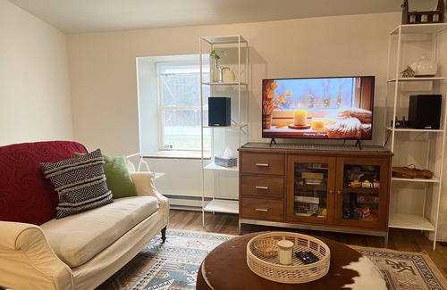 Stamford Cabin | Creek side cabin near State Parks and ski resorts