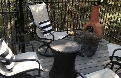 Wood Island Cottage | Creek Side Cottage near Lake Austin