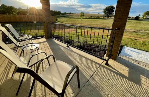 Fayetteville House | Creek Side Retreat w/ HotTub by Lake & Bike Trails