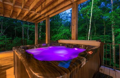 Foxfire Estates House | Creek Songs - Hot Tub, Sauna, Game Room, Three Decks, Fire Pit by the Creek - Blue Ridge, GA