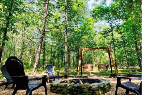 Mentone Cabin | Creek Wood Reserve in Mentone, near Brow Park