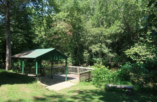 New Castle Cabin | Creekfront Family-friendly Cabin in Blue Ridge Mountains