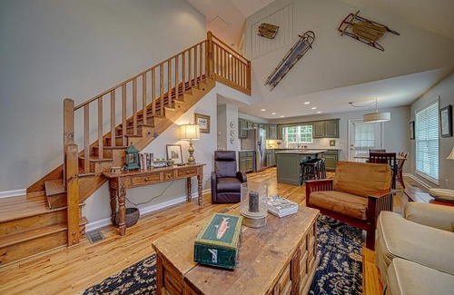 Hayesville House | Creekfront Hayesville retreat w/wrap-around porch and views!