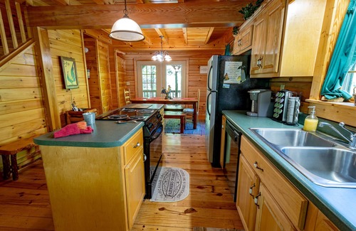 Hayesville Cabin | Creekfront Home- Cozy And Private! Great Deck on Creek. Hayesville NC