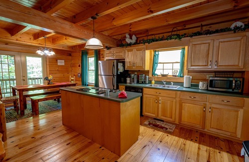 Hayesville Cabin | Creekfront Home- Cozy And Private! Great Deck on Creek. Hayesville NC