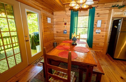 Hayesville Cabin | Creekfront Home- Cozy And Private! Great Deck on Creek. Hayesville NC