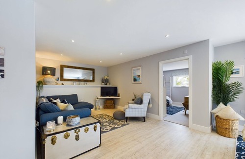 Kingsbridge Apartment | Creeks View - an apartment that sleeps 2 guests in 1 bedroom