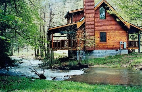 Townsend Cabin | Creekside (2-Bedroom Cabin) - Pets Allowed by RedAwning