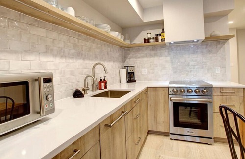 Whistler Creekside Apartment | Creekside 2BR:Sleeps 6, Patio + BBQ & Free Parking,Pool, Near Shops and Lakes!