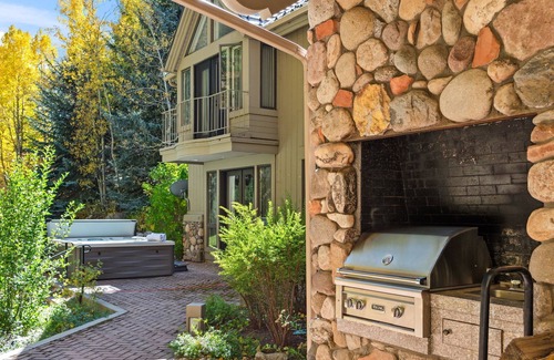 Avon House | Creekside 4-bedroom 6.5 bath house in charming Beaver Creek with Hot Tub