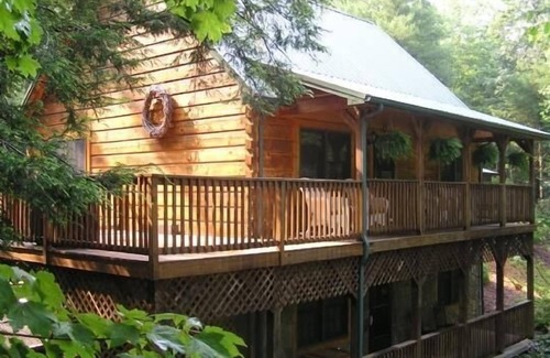Jefferson Cabin | Creekside 4 BR Pet Friendly Cabin w/Hot Tub, Foosball, Fire Pit, WiFi