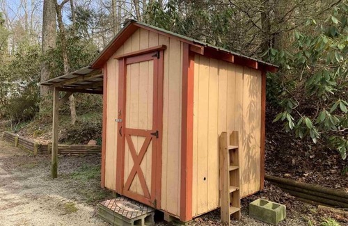 Rabun Gap Cabin | Creekside at the Wolffork Valley Chalet - Dog Friendly!