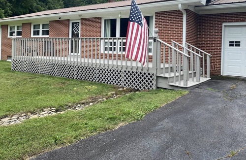 Sylva House | Creekside Bear Haven