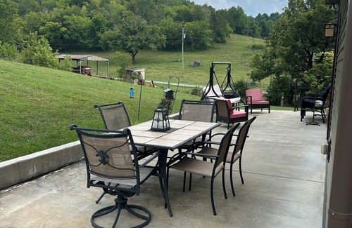 Beechgrove House | Creekside Bungalow : peaceful, countrynAlso Checkout Papaw's Place