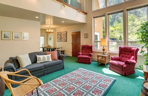 Snowbird Cabin | Creekside Cabin at Vivian Park- 15 min to BYU, 5 min to Sundance