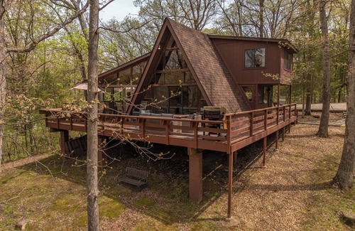 Innsbrook Ski Chalet | Creekside Cabin by Innsbrook Vacations!